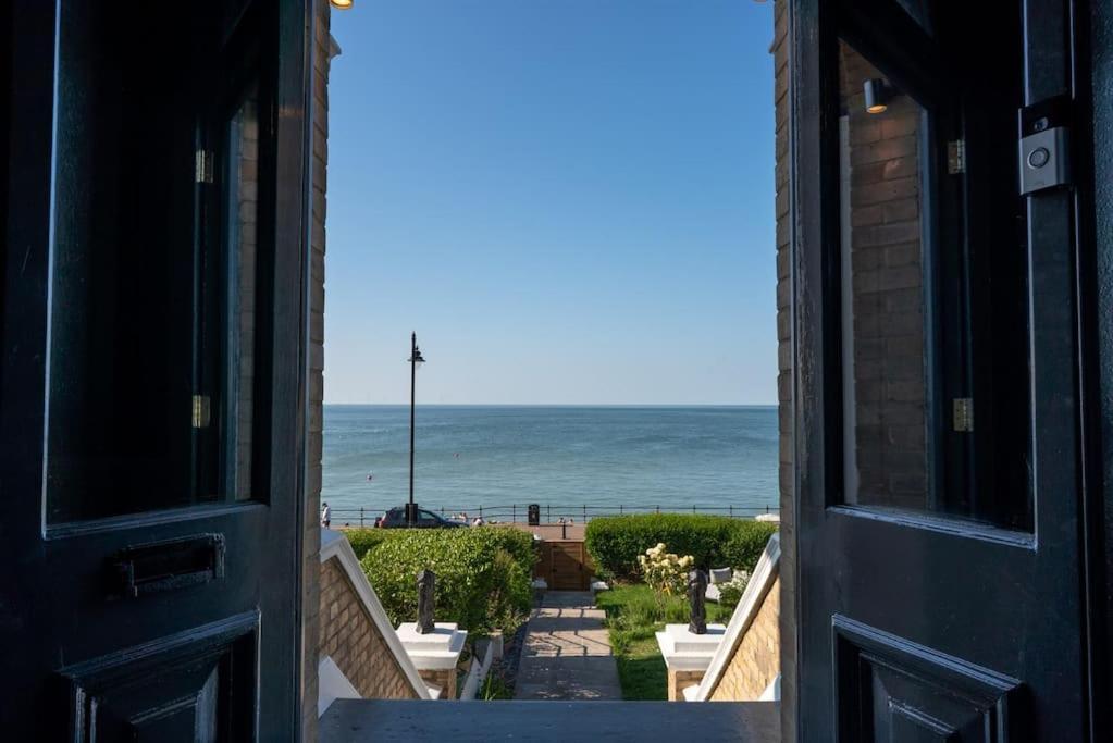 Luxury Duplex Penthouse On The Beach With Panoramic Sea Views Герн-Бей Екстер'єр фото